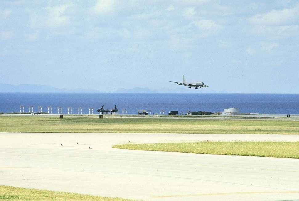 SR-71 planes at Kadena, Okinawa 1972 - MILITARY AIRCRAFT & AVIATION - U ...