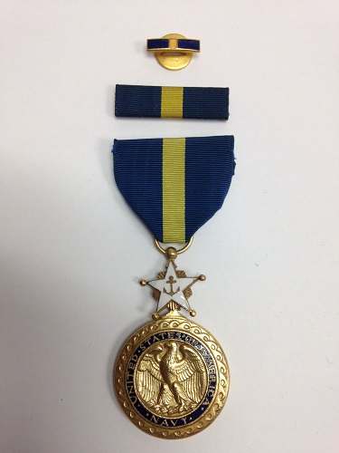 Navy Distinguished Service Medal Set- VN Era - MEDALS & DECORATIONS - U ...