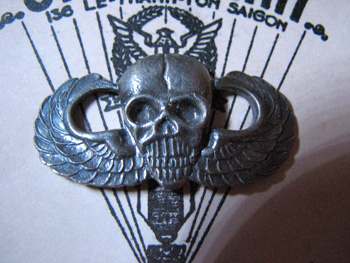 Not sure if this is the right category - skull badge - AIRBORNE, GLIDER ...