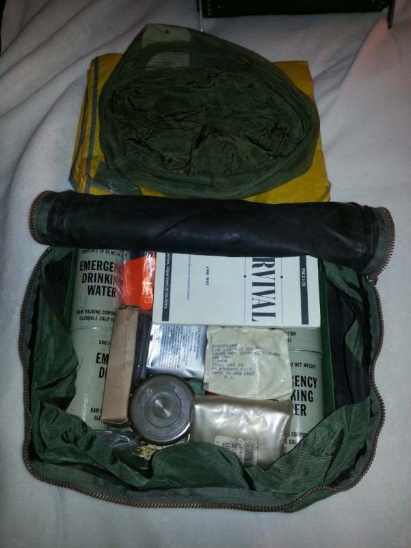 Army Aviators Hot Weather Survival Seat Kit. - Survival Gear - U.s 