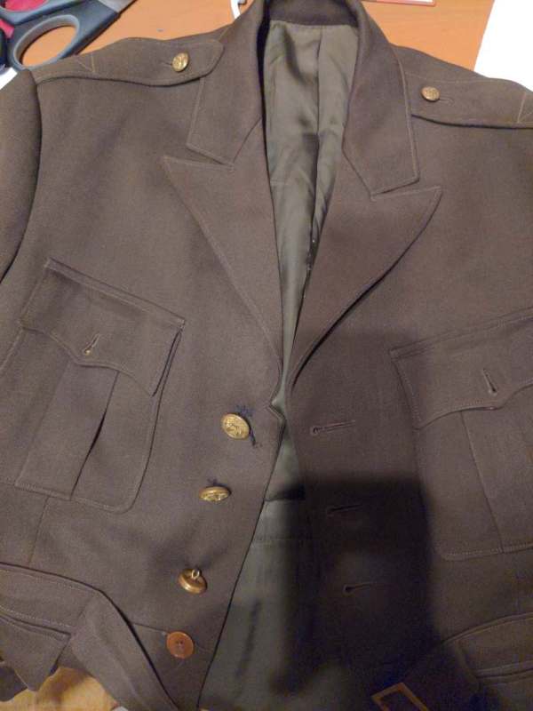 WWII officers uniform versus current uniform - UNIFORMS - U.S ...