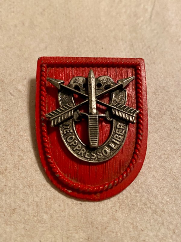 Unusual Vintage 7th Special Forces Group Unit Crest/Flash Pin ...