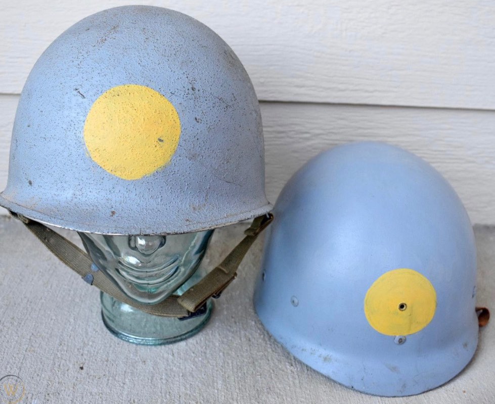 They were YELLOW dots, not white. - CHAPLAIN & MEDIC HELMETS - U.S ...