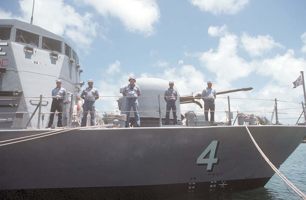 As i've been posting, i've seen some interest in our uniforms, so heres  some clarification: Pic 1: NWU Type III. Pic 2: FRV Pic 3: Navy Dress  White. Blues and NSU'S havent