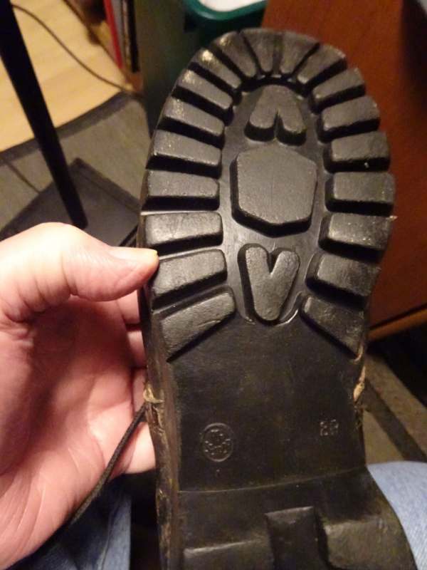 Can anyone tell me about NOS Vietnam jungle boots Do they commonly split on the soles UNIFORMS U.S. Militaria Forum