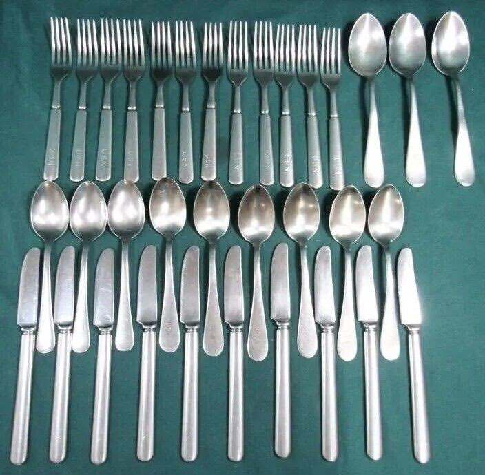 https://www.usmilitariaforum.com/forums/uploads/monthly_2023_09/RegalUSNmarkedflatware.jpg.fe9678c34e97879c21c1a9036439089e.jpg