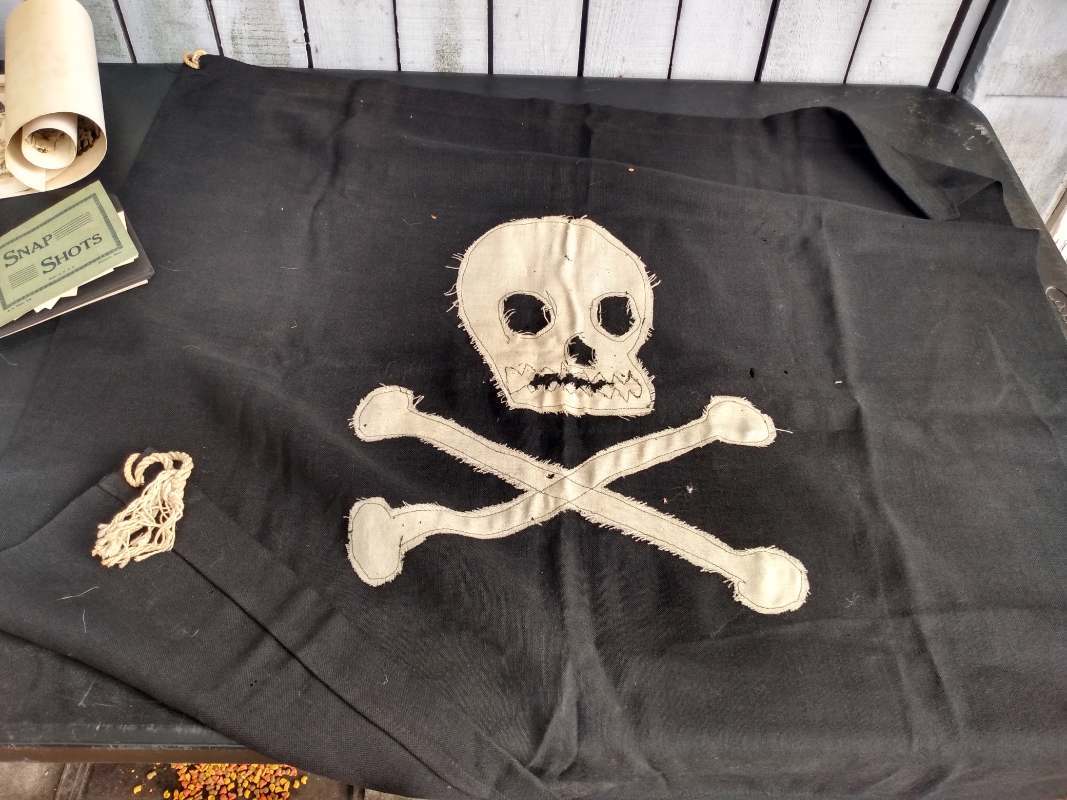 USS Mackinac 1942 Jolly Roger flag / Admiral Byrd group - LATEST FINDS ...